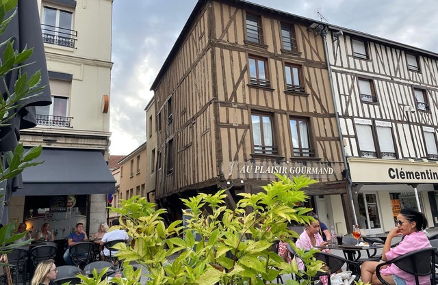 Duplex Cosy 85 m² hypercentre de Châlons-en-Champagne- Place de la République