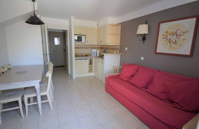 Duplex for 6 with Private Terrace, WiFi, and Pet-Friendly in Grospierres