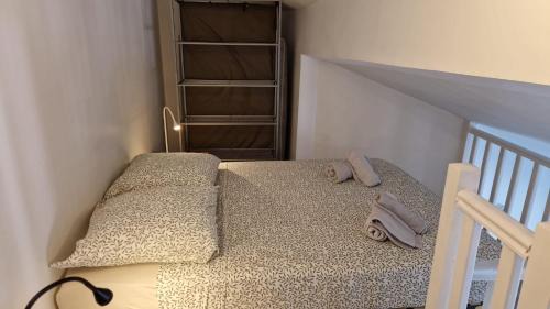 Duplex Mezzanine au calme Place de l'Horloge