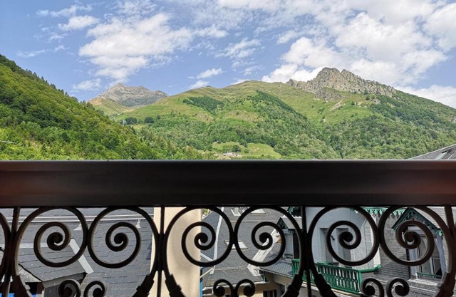 Duplex spacieux avec vue montagne au cœur de Cauterets, 6 à 8 pers, 3 chambres, 2 SDB
