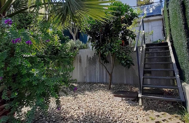 Duplex with Hernani garden