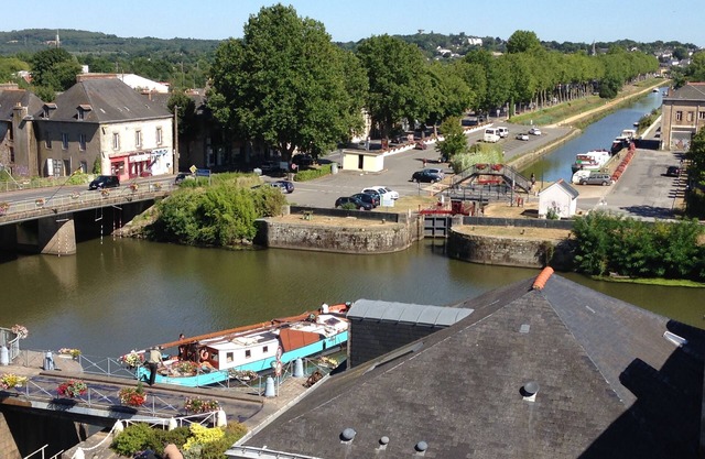 Duplex with panoramic views of canal barges