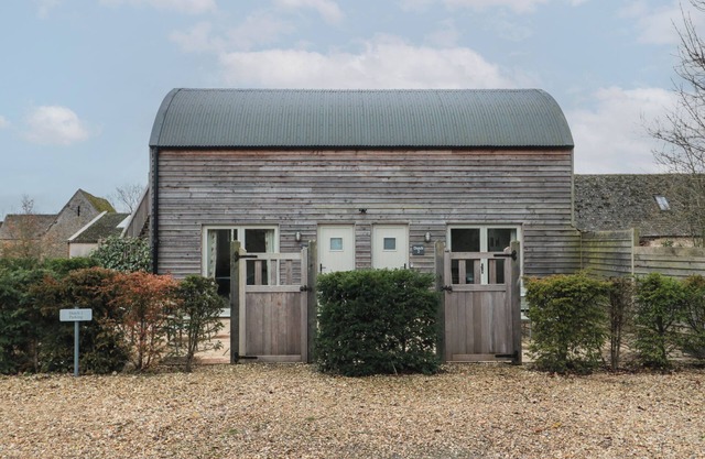 DUTCH 1, pet friendly, with a garden in Lechlade-On-Thames