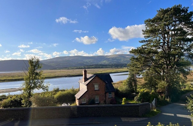 Dyfi Hideaway - Stunning Snowdonia Valley Views