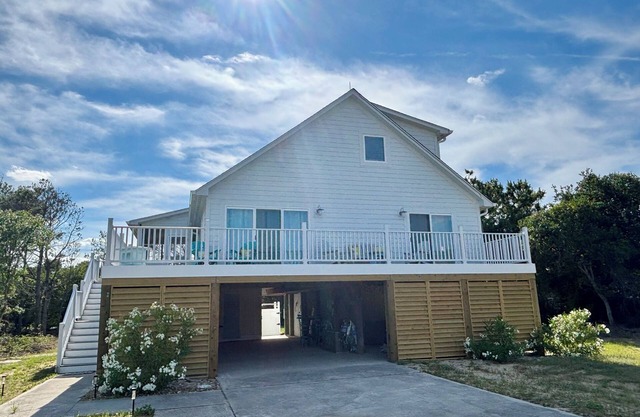 E-SEA-LIVIN' Oceanside Coastal Cottage in Corolla, 4 min walk to the beach!