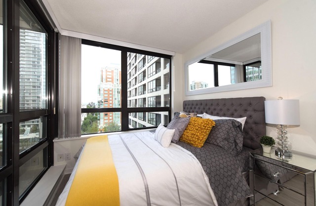 E1 - Chic Downtown Jr. 1 Bedroom