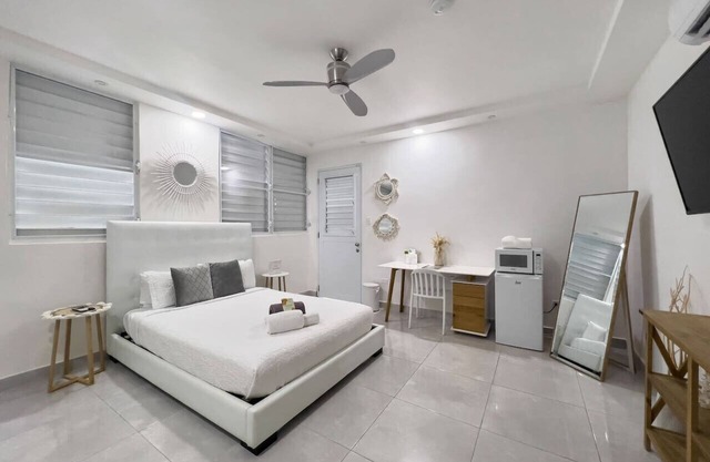 Each Guest House 2-2 | Studio Apt W/Balcony