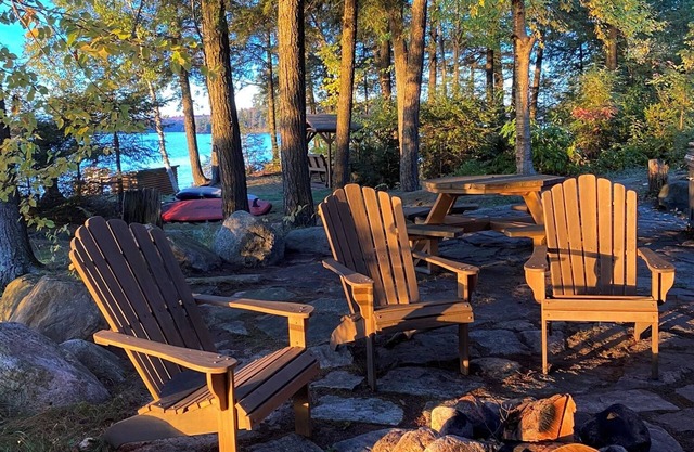 Eagle Lake (Near Sundridge and South River ON) Large Private Lakefront Cottage