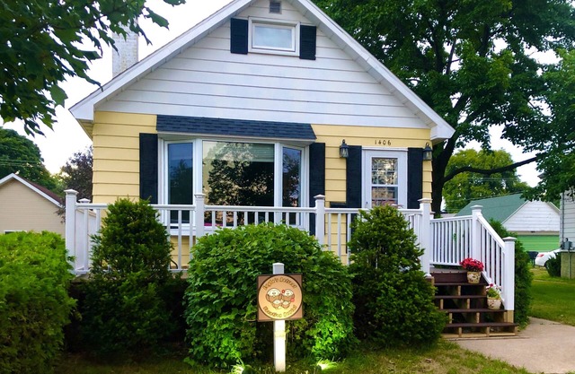 "Eagle's Retreat" Vacation Cottage With Gorgeous Park And Lake Views