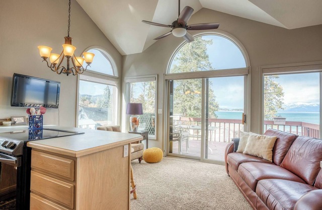 Eagle View Apartment - Cozy Lakeside Retreat