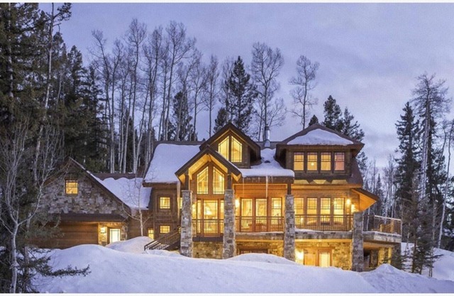 Eagles Nest: Luxury, Stunning views, Perfect for multiple couples and families