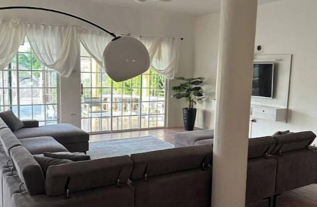 "Eagles Nest Villa 4 BDRM HOUSE" AC & Tv ALL roomsnn