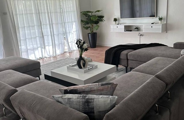 "Eagles Nest Villa" ALL AC/TV/Fans, Luxury, Modern Home