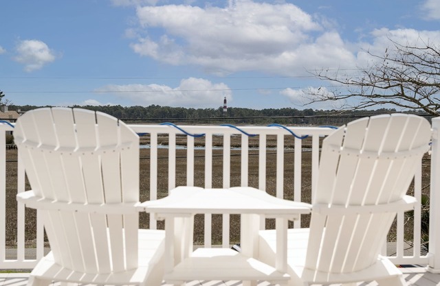 East Side Breezes on Chincoteague Island - Stupendous Views!