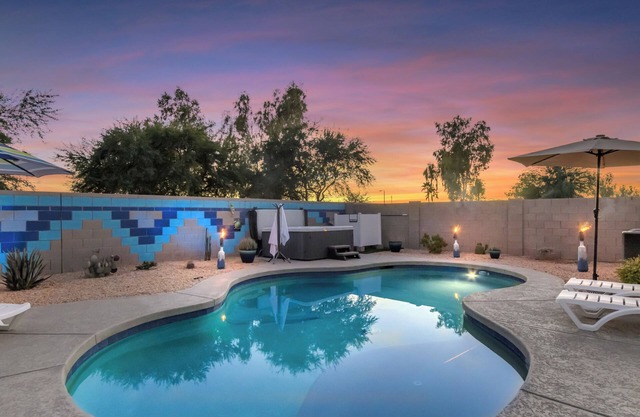 East Valley Peaceful Oasis w/PRIVATE Pool that is HEATED at no extra cost