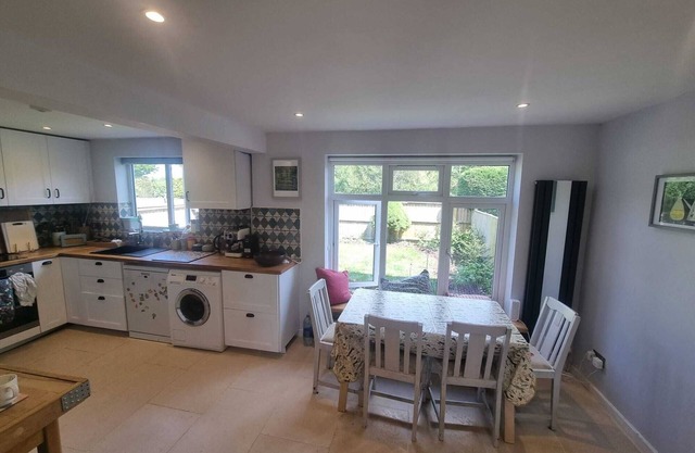 Easy access to Oxford& Cotswold house
