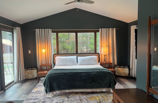 Easy access to ORV trails, trailer parking, fenced-in yard for Fido!