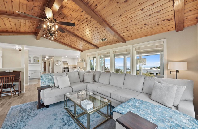 Easy Beach Access, Spacious Decks & Striking Ocean Views - Harris Beach Overlook