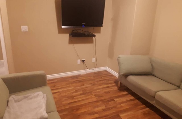 Eazi Basement Suite with Own Entrance