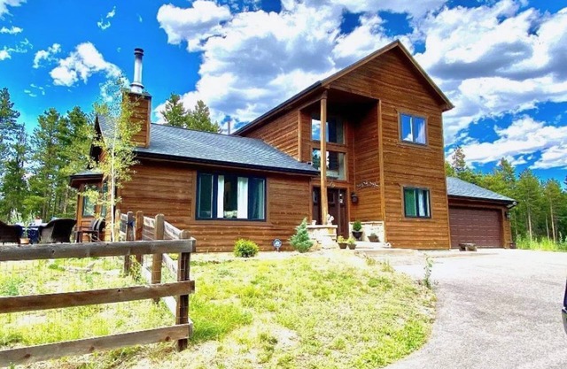ECHO HILLS MOUNTAIN LODGE - Evergreen Mountain Top Retreat - 15 minutes to SKI!