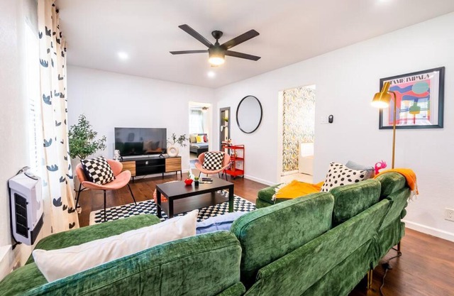 Eclectic Chic 2 Bed-Quiet-Fast WIFI