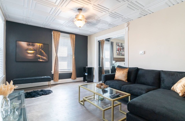 Eclectic newly renovated 2Br apartment