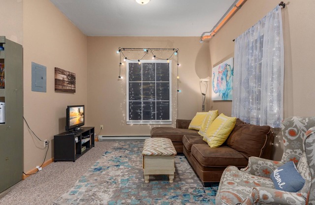 Eclipse Condo - Beautiful 2 Bedroom Stay by Beach