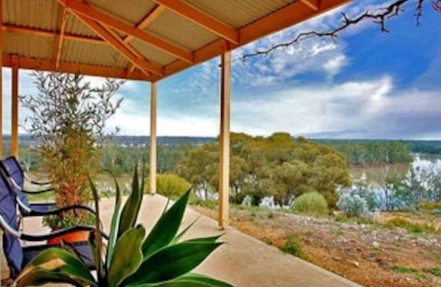 Eco-house with Stunning Murray River views