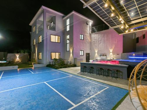Eco-Luxe Ocean View Villa, Gated with Pickleball & Pool for 10