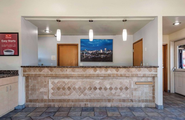 Econo Lodge Portland Airport