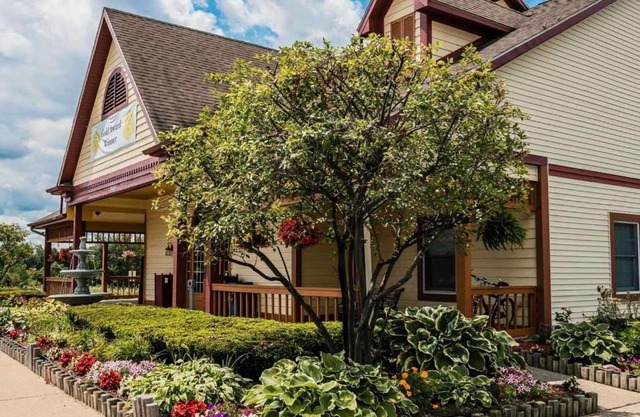 Econo Lodge & Suites Grand Rapids Airport