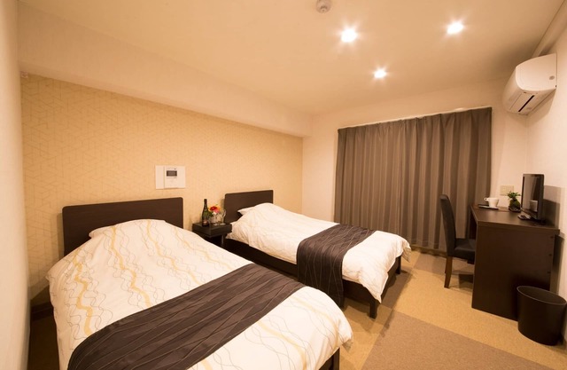 Economy Twin Room/Osaka city Ōsaka