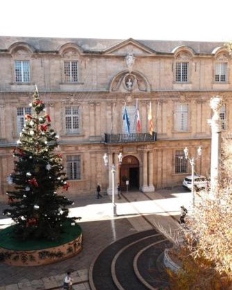 Ecrin au cœur d'Aix-Vue sur la Place de la Mairie