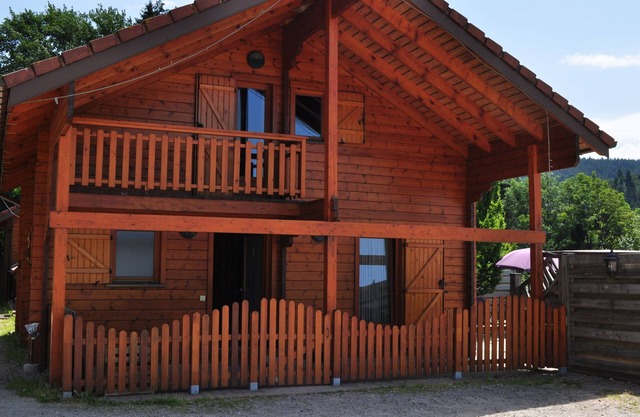 ECRIN beautiful lake view chalet equipped for disabled people -sauna - wifi.
