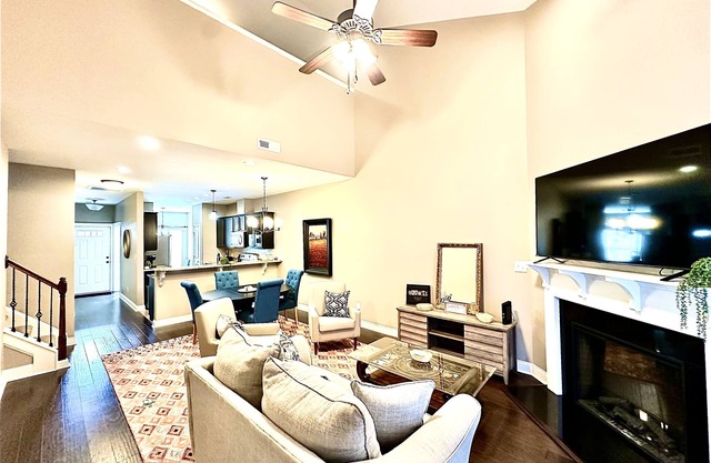ECU Pirate Country Retreat! Master on 1st floor, Bonus room and separate office!