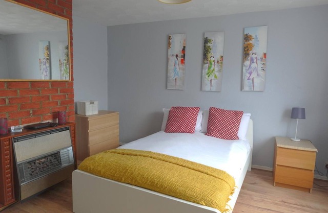 Eddiwick House - Huku Kwetu (Dunstable)