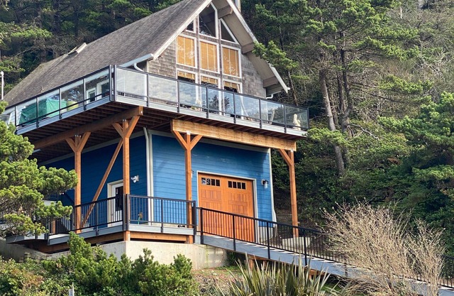 Edelweiss Beach Chalet- Beach Front Property, close access to beach.