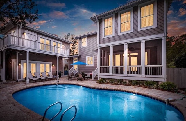 Eden on East Cottage! 5 bedrooms -salt water pool