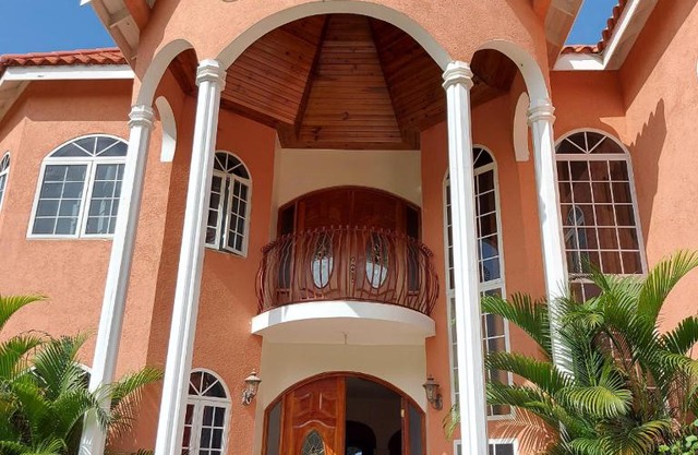 Edes Phoenix Grandeur Getaway