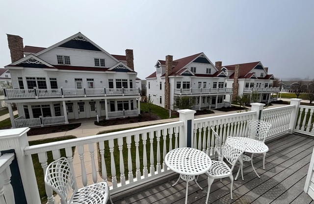 Edgewater Villa: 4 Bedroom, Sleeps 14!