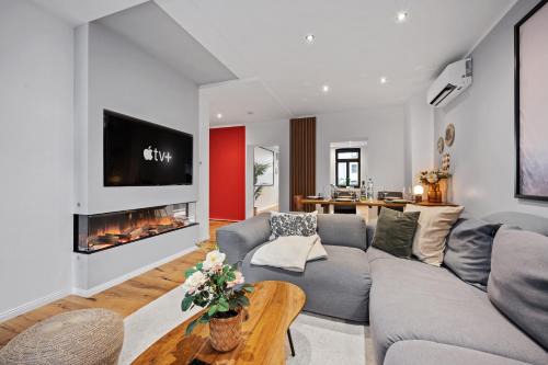 EDLER WOHNRAUM Schloßteich-Suite 3 SZ mit zwei Balkonen, Kaffeevollautomat, Kamin, Klima, Lift & zwei Parkplätzen