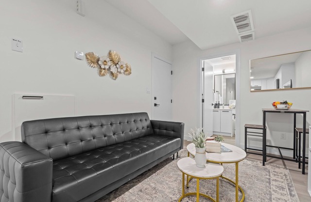 Edmonton Whyte Ave Private Basement Suite 😍 Sleeps 4!