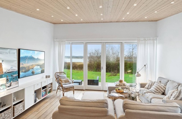 "Eero" - 175m to the inlet by Interhome