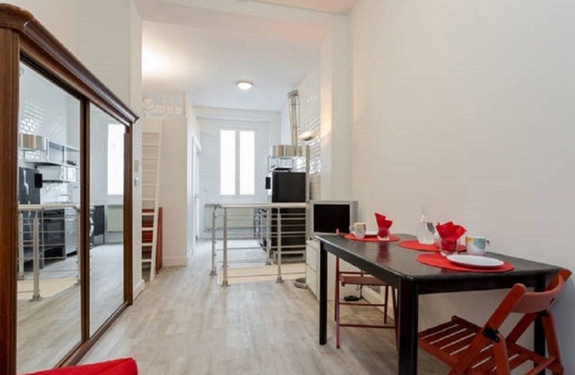 Eiffel Tower - Duplex & private patio - Centre of Paris
