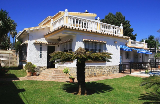 El Descanso - by Costadelsolholiday FAMILY VILLA BY MARINA heated private pool!