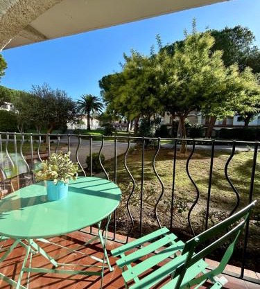 El Galion, piscine, plage, terrain tennis