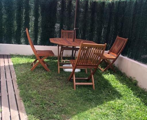 El Gurugú, bajo con jardin a 200m de la playa de Barro
