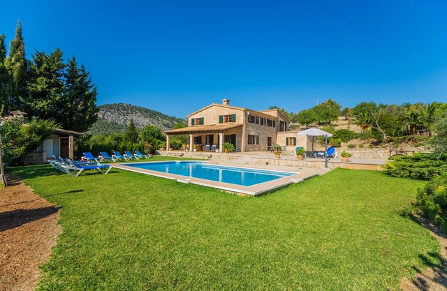 El Olivo, stylish and spacious villa in Pollensa, in an exclusive area
