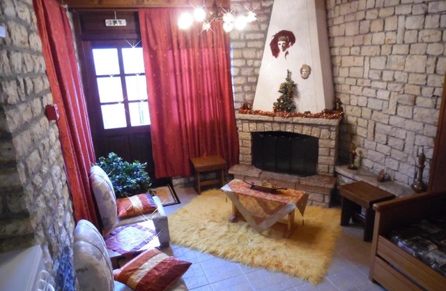 Elatos Rooms