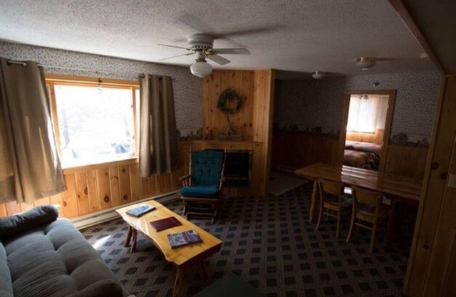 Elbow Lake Lodge: Woodside Suite 2BD/1BA Full Kitchen, living & dining rooms
